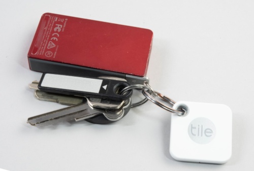 Tileの忘れ物防止タグは小型でキーホルダーに付けて持ち運べる