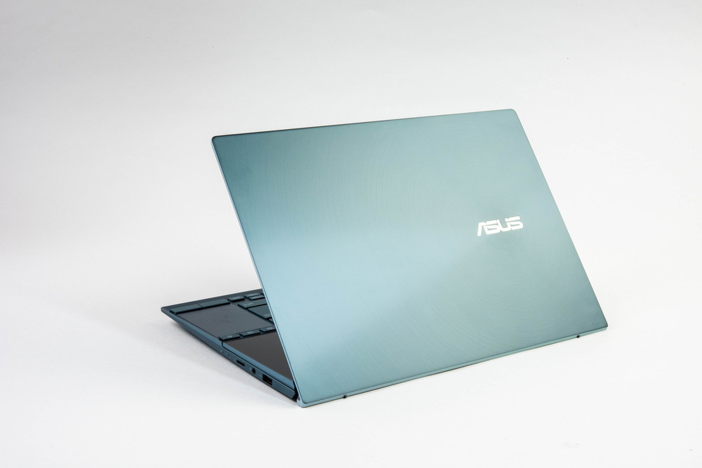 2画面ノートPC「ZenBook Duo 14」に新モデル、見た目は同じだが大きな