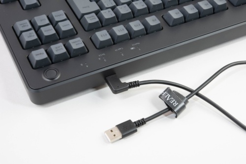 USB Type-C×USB Type-Aのケーブルが付属する