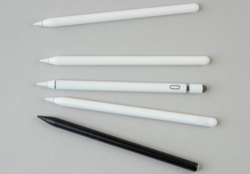 下から2本目がApple Pencil。それ以外はいずれもApple Pencilの互換ペンだ。