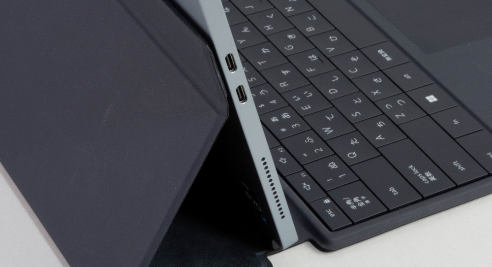 拡張端子は側面にUSB Type-C端子が2つあるのみ。