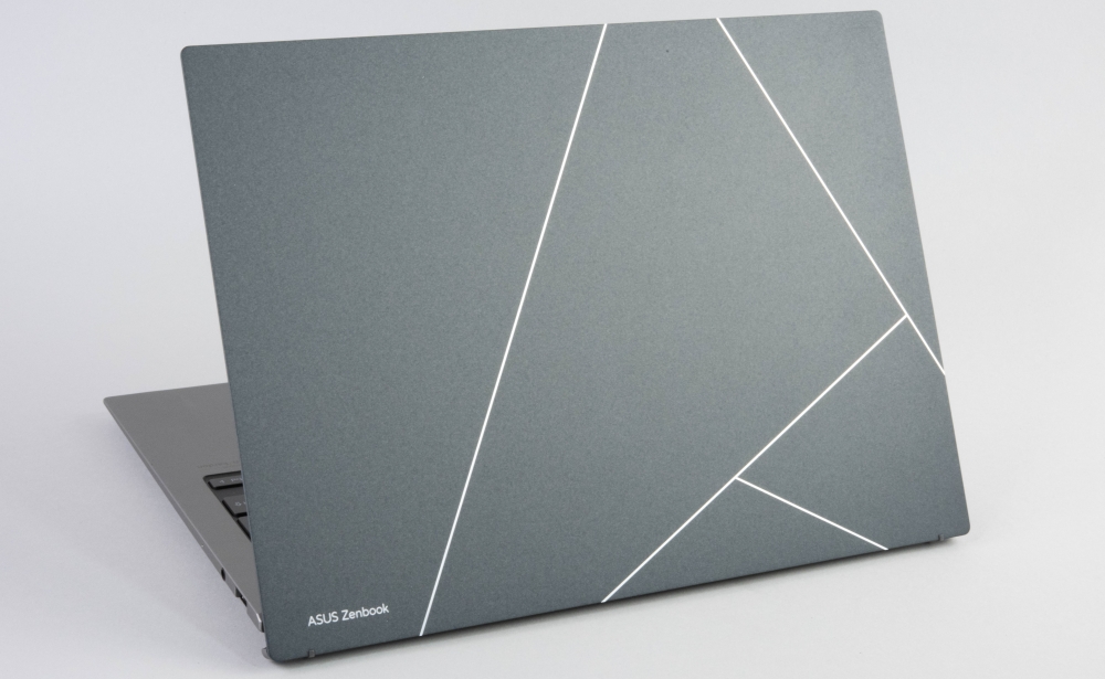 手触りに感心、高級感ある薄型ノート「Zenbook S13 OLED