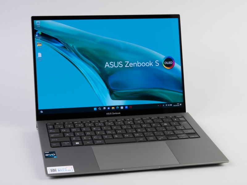 ASUSがPC新製品を展示、タッチパッドにテンキー搭載の「ZenBook