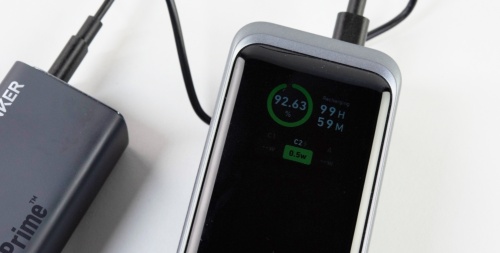 充電の状況もディスプレー表示で把握しやすい。