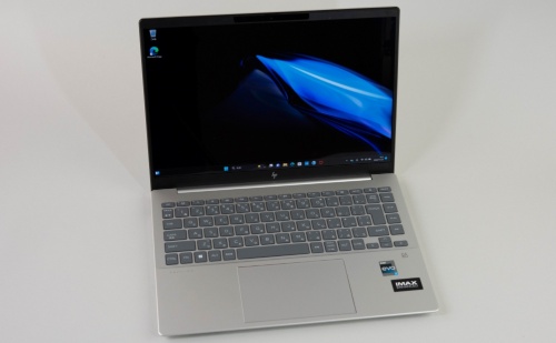 日本HPの「HP Pavilion Plus 14-ew」。14インチの「ときどきモバイル」なノートパソコンだ。