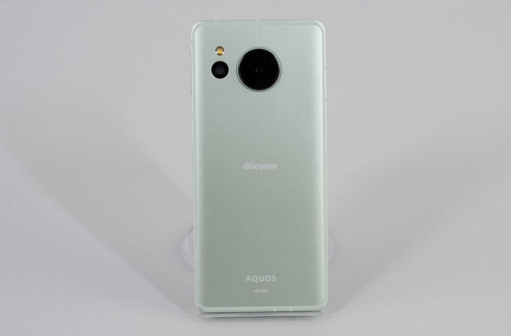 無難で地味だが安心して使えるスマホ「AQUOS sense8」 | 日経