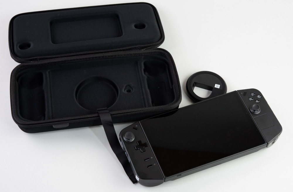 Lenovo Legion go タブレット ブラック 専用ケース付き Lenovo Legion go タブレット ブラック 専用ケース付き ポータブルな