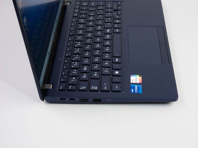 バッテリー交換に対応するdynabook X8は文句なしに評価 | 日経 バッテリー交換に対応するdynabook X8は文句なしに評価 | 日経