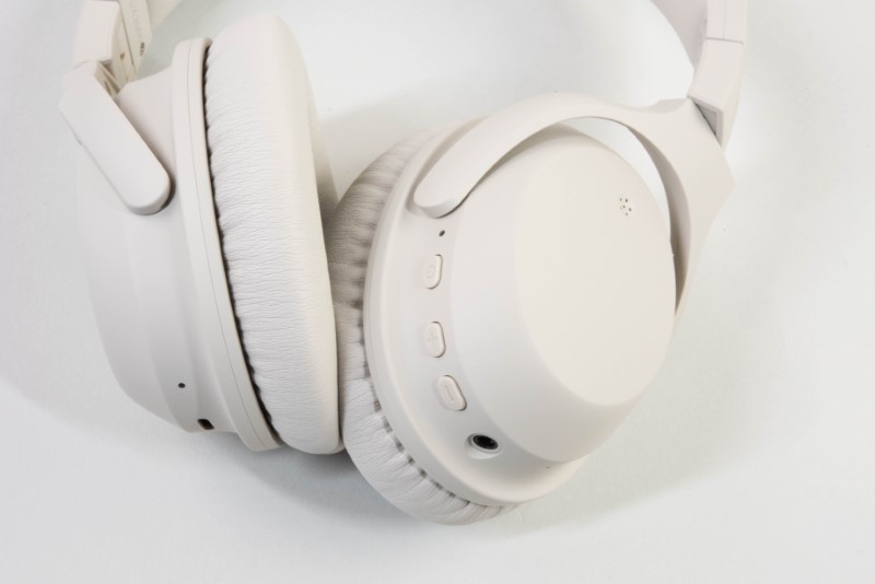 折り畳めるワイヤレスヘッドホン「final UX2000」、手ごろで機能