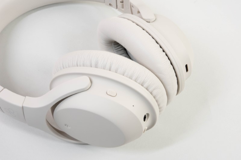 折り畳めるワイヤレスヘッドホン「final UX2000」、手ごろで機能