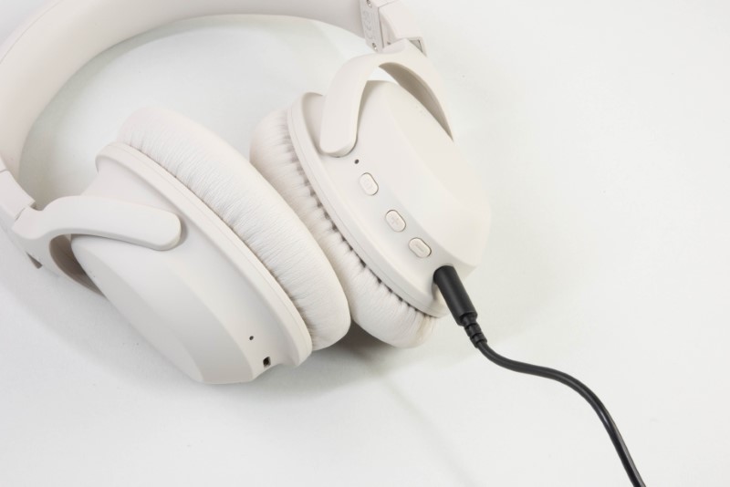 折り畳めるワイヤレスヘッドホン「final UX2000」、手ごろで機能
