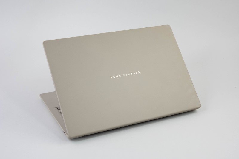 Windowsノート本体 sora ASUSの超軽量モバイルノート「Zenbook SORA」、選ぶならどの