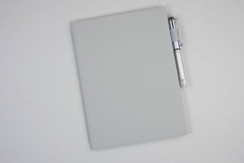 デジタルノートの新モデル「Supernote Manta」、紙のような書き心地で