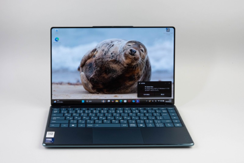 美しくコンパクトな14型ノート「Yoga Slim 9i Gen 10」、縁の細さに