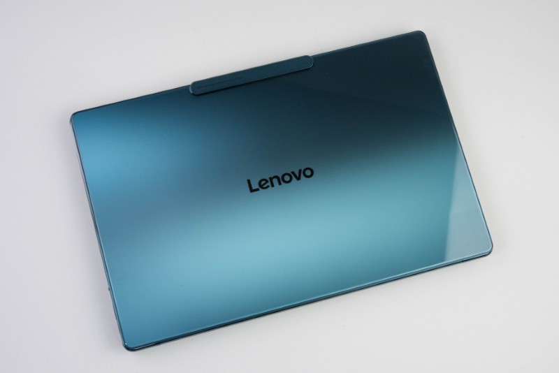 美しくコンパクトな14型ノート「Yoga Slim 9i Gen 10」、縁の細さに