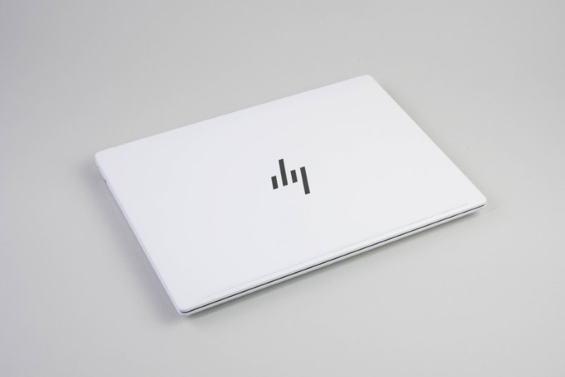 軽量モバイルノート「HP OmniBook 7 Aero 13-bg」、コスパが高くAIに