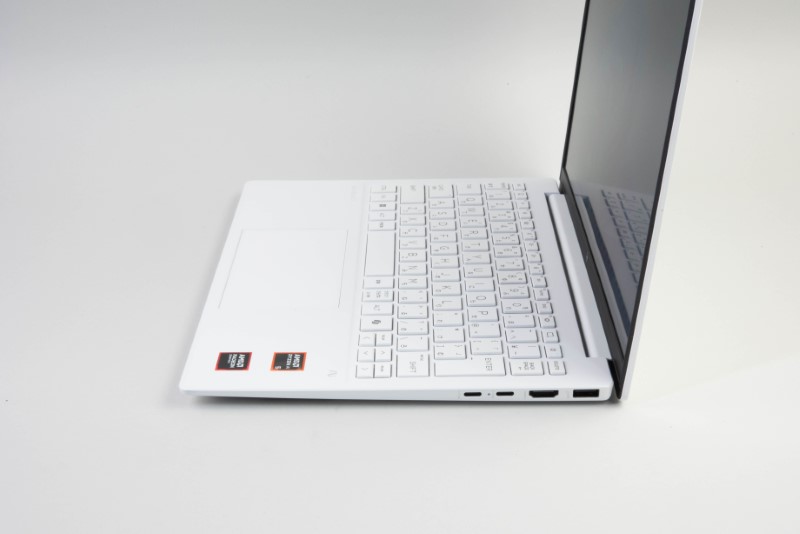 軽量モバイルノート「HP OmniBook 7 Aero 13-bg」、コスパが高くAIに