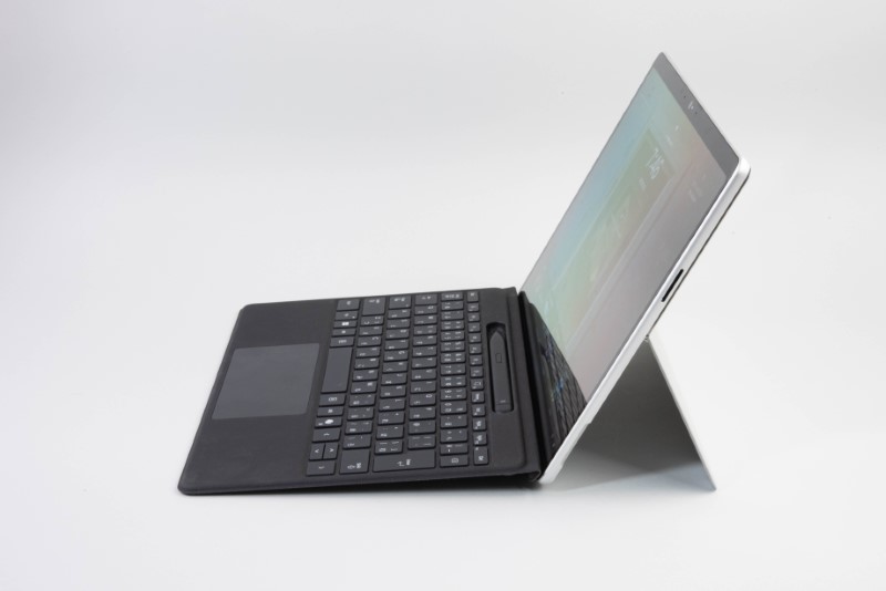 安価になった「Surface Pro 13インチモデル」、OLEDを採用する高画質