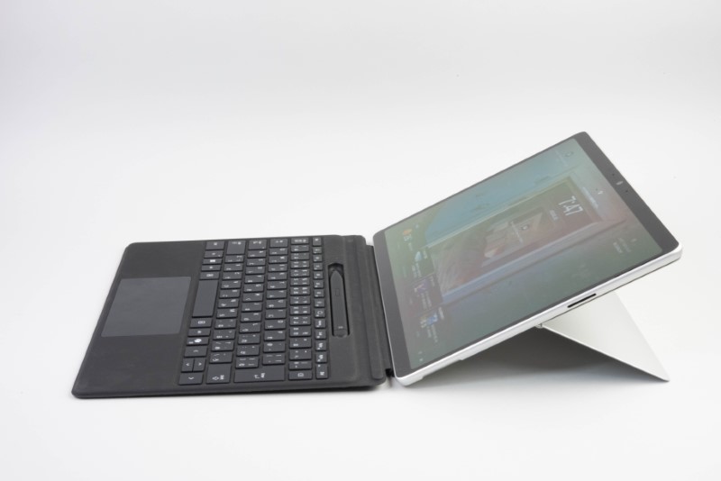安価になった「Surface Pro 13インチモデル」、OLEDを採用する高画質