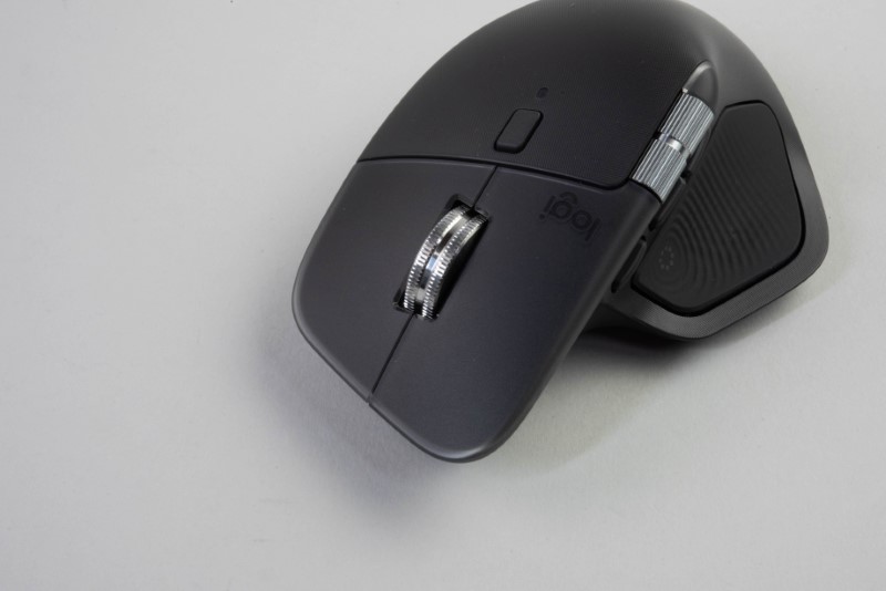 マウスの頂点「MX Master 4」、高いが長く使えば元が取れる | 日経
