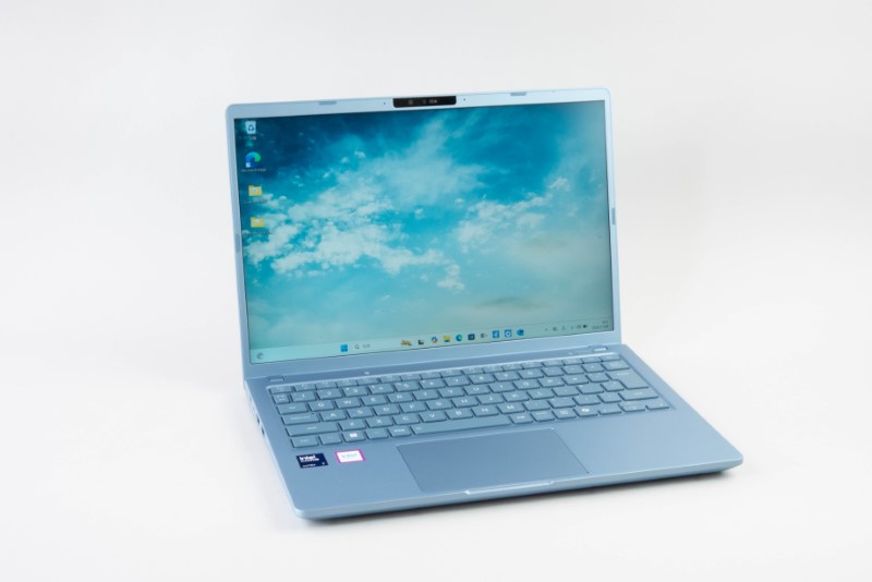 13.3型モバイルノート「dynabook G8」、新色の800グラム台で拡張性高い