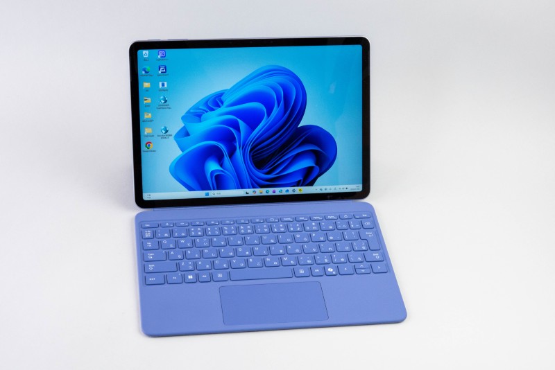 半年使って分かった「Surface Pro 12」の身軽さ、打ち合わせに最適