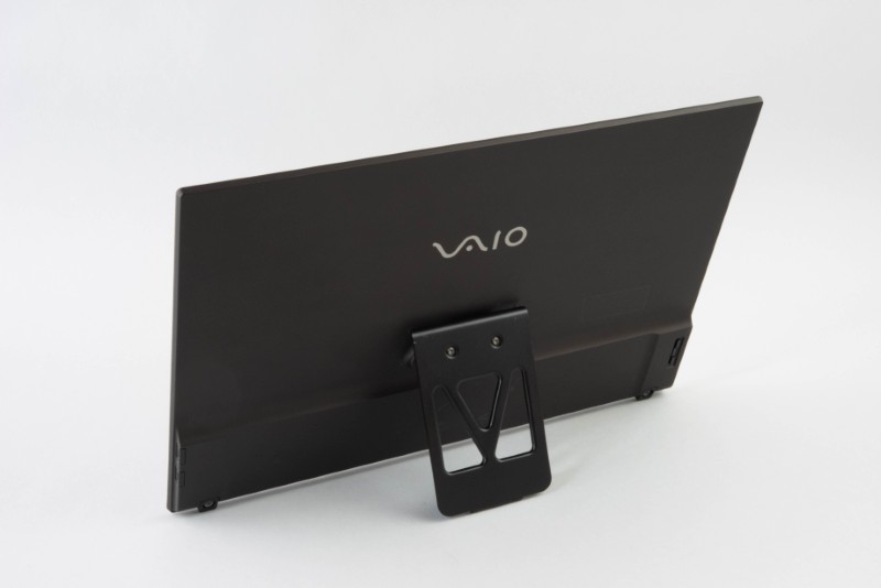 超軽量モバイルモニター「VAIO Vision+ 14」、ノートPCの上に置ける