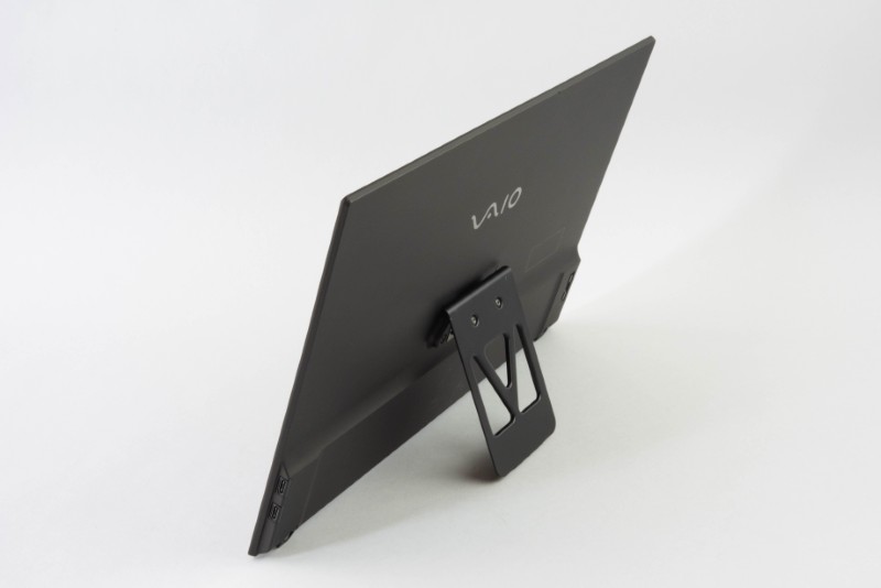 超軽量モバイルモニター「VAIO Vision+ 14」、ノートPCの上に置ける