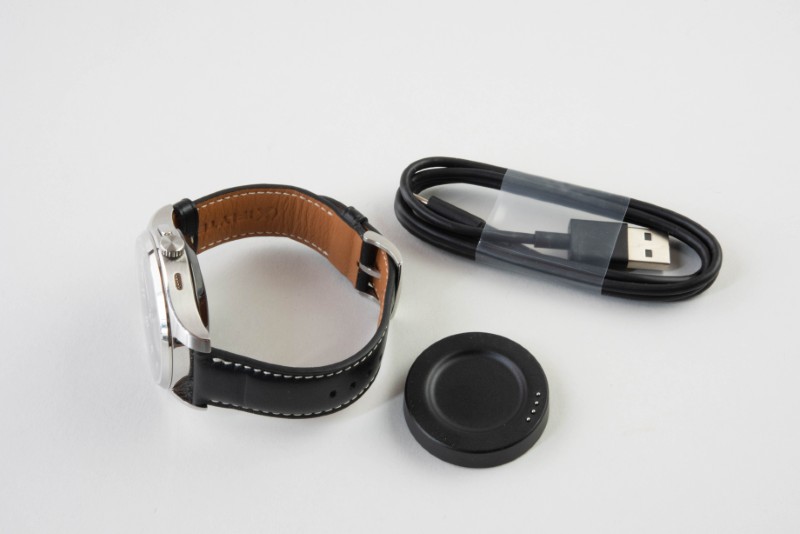 iFLYTEKの「AIWATCH」、AI録音対応で仕事や生活の記録に便利 | 日経