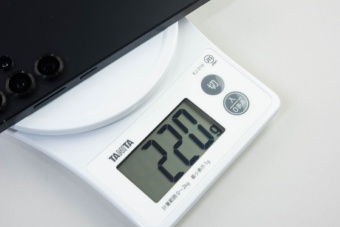 左のGalaxy S26 Ultraのほうが少し軽い。