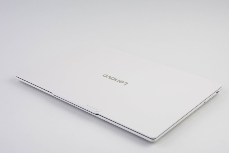 Lenovo「Yoga Slim 7i Ultra Gen 11」、駆動時間が長い新CPUの実力は