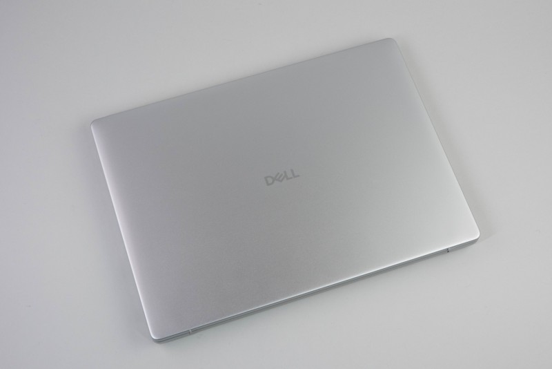 Dell ノートPC シルバー + マウス + キーボード ビジネス向け「Dell Pro Essential 14」、実用性は高いがキーボードに