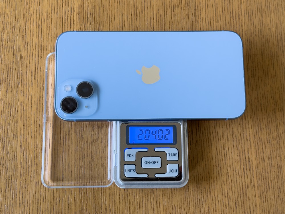 大画面6.7型の「iPhone 14 Plus」を体験、常識破りの軽さと駆動時間に