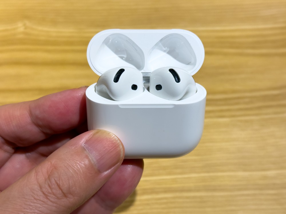 AirPods 4」は開放型の軽さとノイキャンを両立、歴代モデルとの違いを