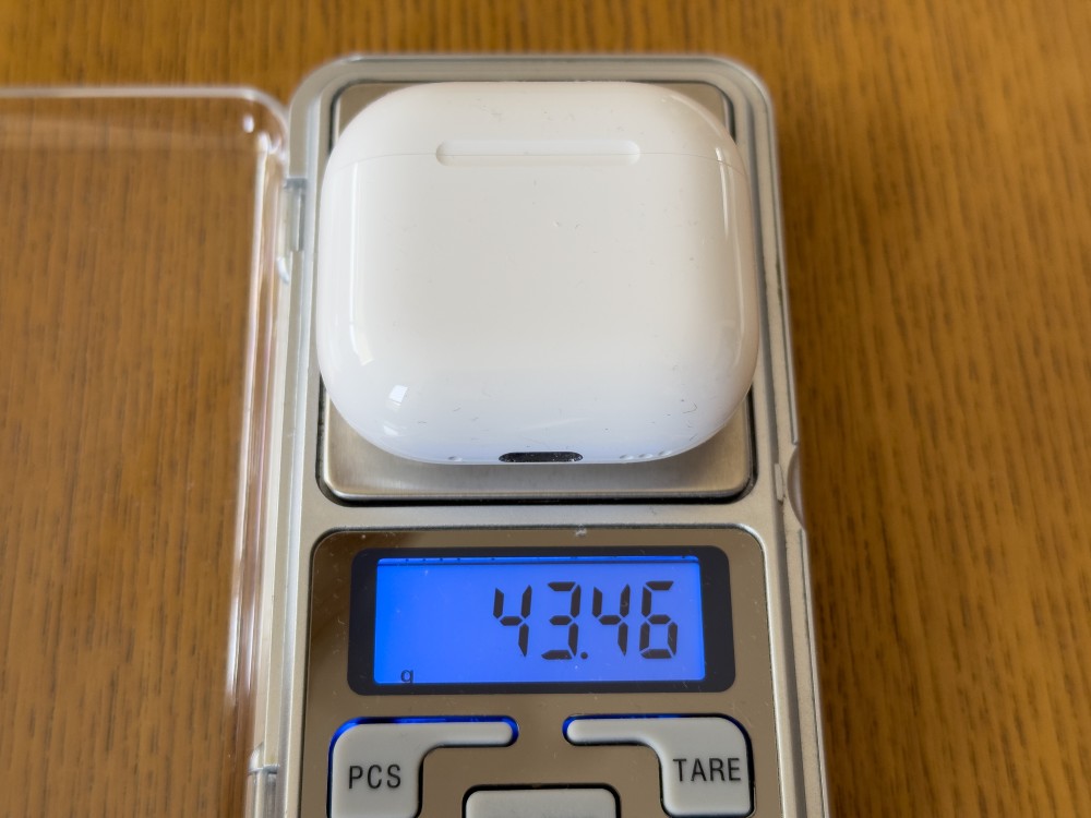AirPods 4」は開放型の軽さとノイキャンを両立、歴代モデルとの違いを