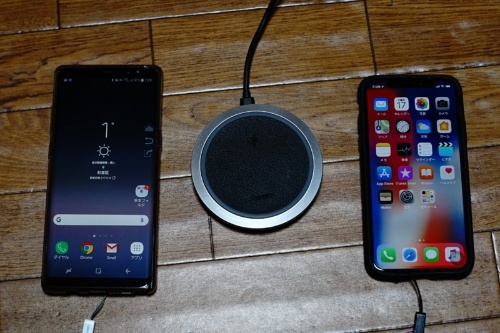 iPhone X（右）とGalaxy Note 8（左）