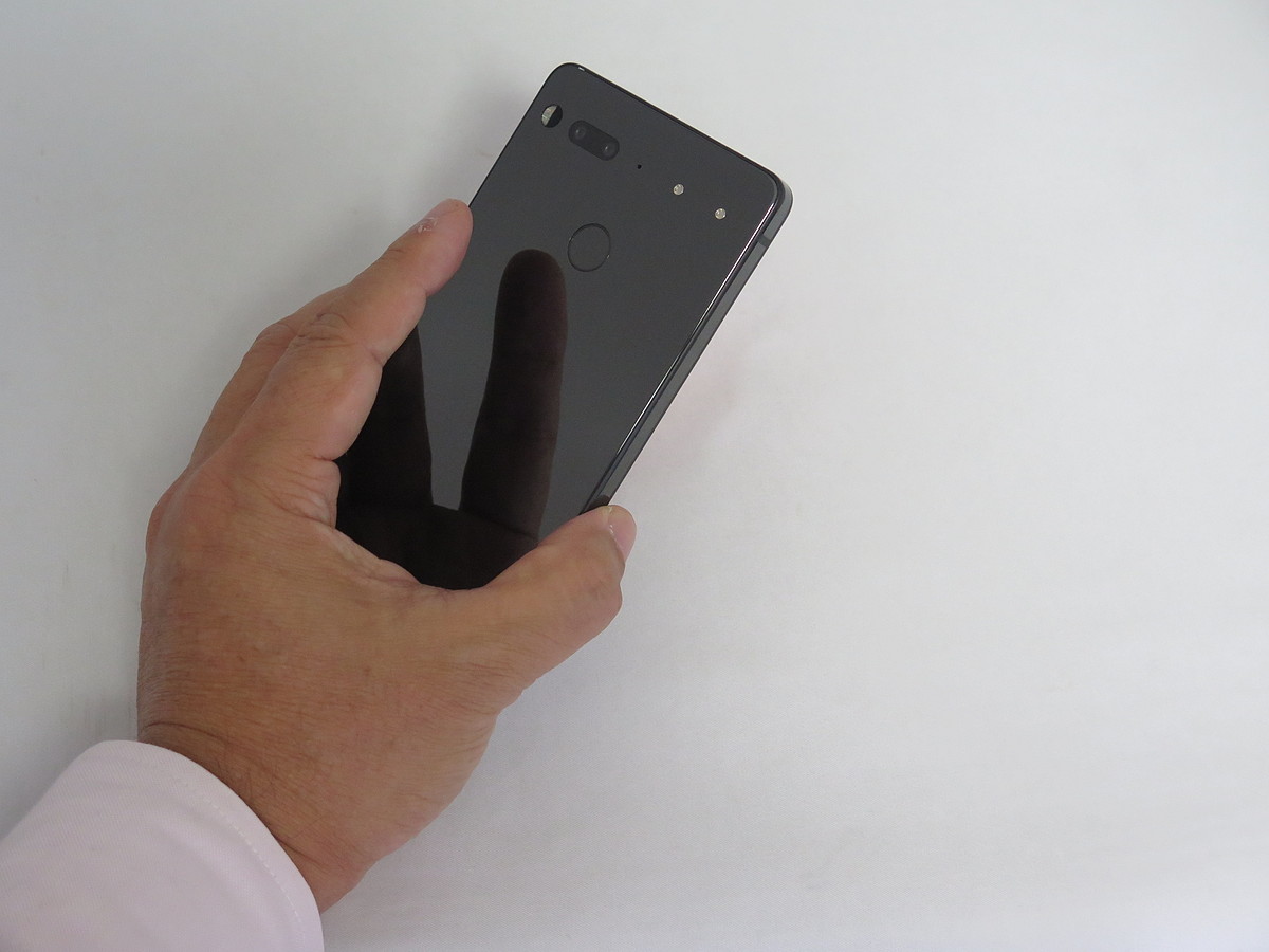 Essential Phoneは何がすごい？最新Android 9搭載スマホ | 日経