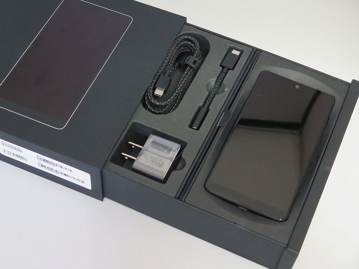 Essential Phoneは何がすごい？最新Android 9搭載スマホ | 日経
