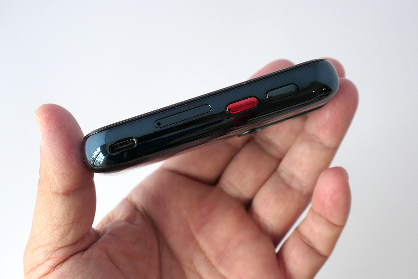 超小型でもスマホの標準機能はフル装備 Felicaも使えるsimフリースマホ Jelly 2 日経クロステック Xtech