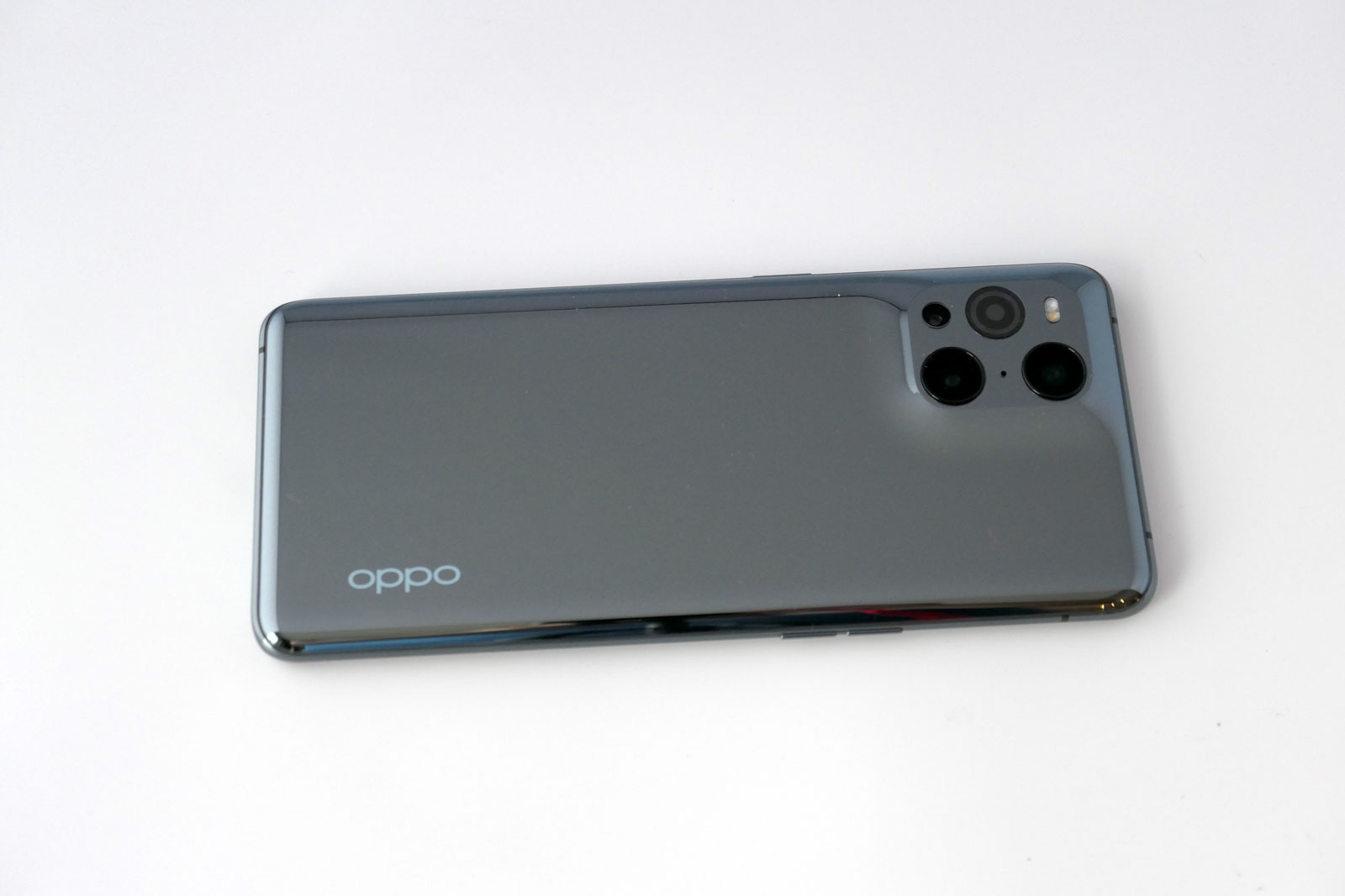 高性能カメラと高画質ディスプレーが魅力の「OPPO Find X3 Pro」を自腹 ...