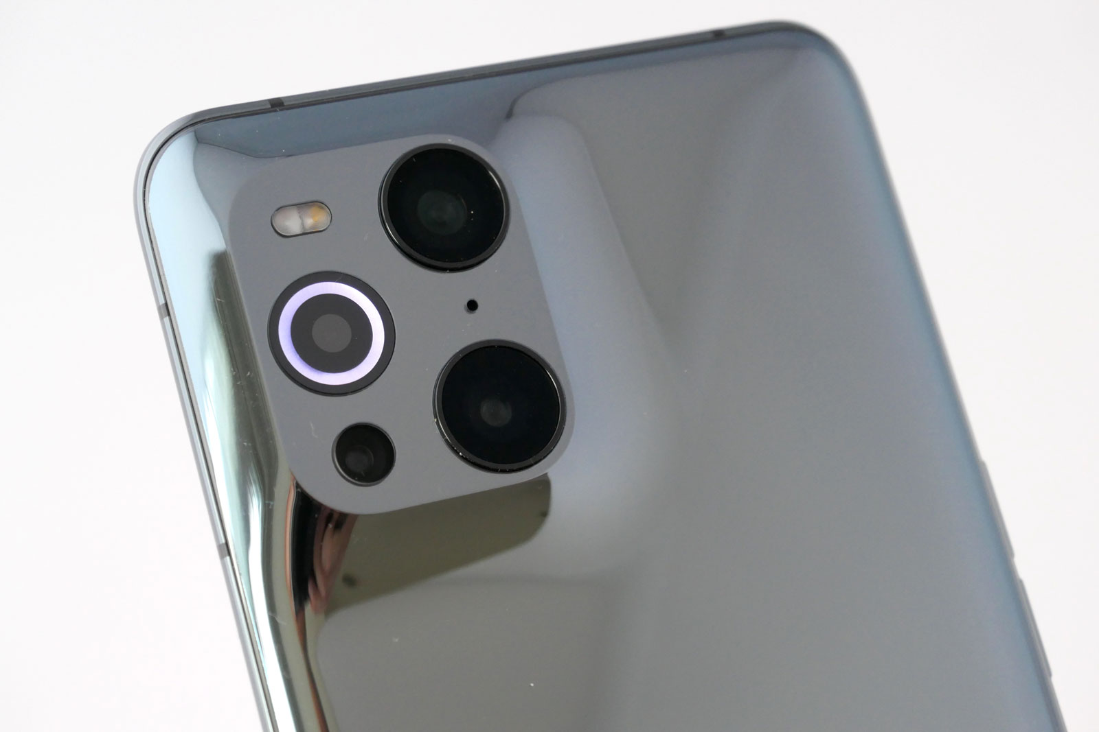 高性能カメラと高画質ディスプレーが魅力の「OPPO Find X3 Pro」を自腹