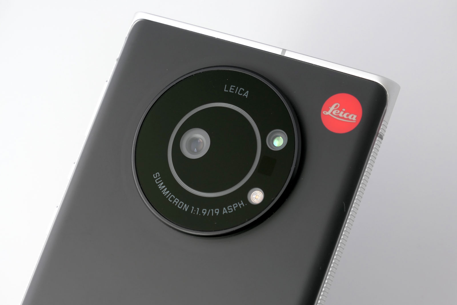 ソフトバンクからSIMフリースマホ「Leitz Phone 1」登場、18万円の価値 
