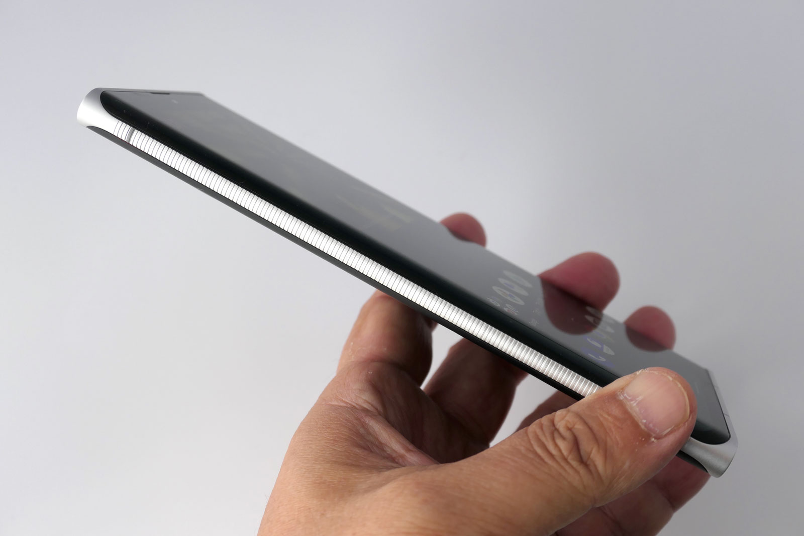 ソフトバンクからSIMフリースマホ「Leitz Phone 1」登場、18万円の価値