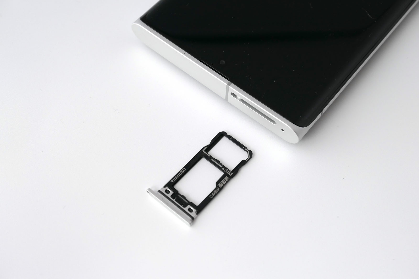 ソフトバンクからSIMフリースマホ「Leitz Phone 1」登場、18万円の価値 