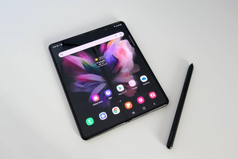 畳んで使えるスマホ Galaxy Z Fold3 5g はまるで手帳 不満はアプリの困った挙動 日経クロステック Xtech 畳んで使えるスマホ Galaxy Z Fold3 5g はまるで手帳 不満はアプリの困った挙動 日経クロステック Xtech