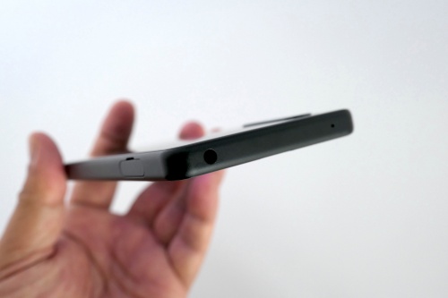 3.5mm穴のイヤホンジャックを搭載