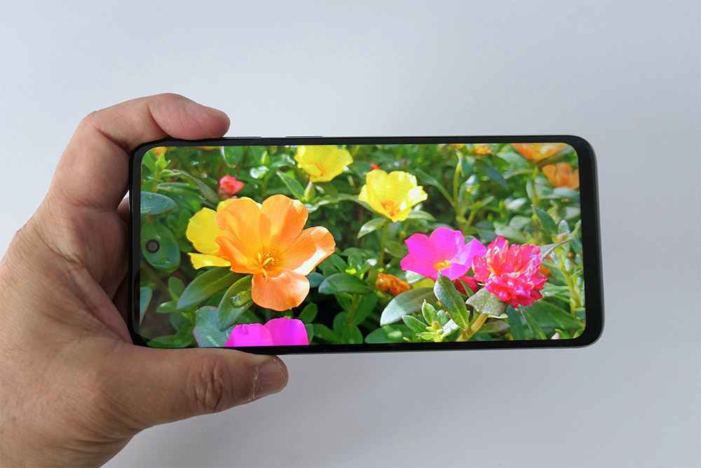 約2万円の4Gスマホ「moto g13」のコスパを評価、筆者が気に入った4