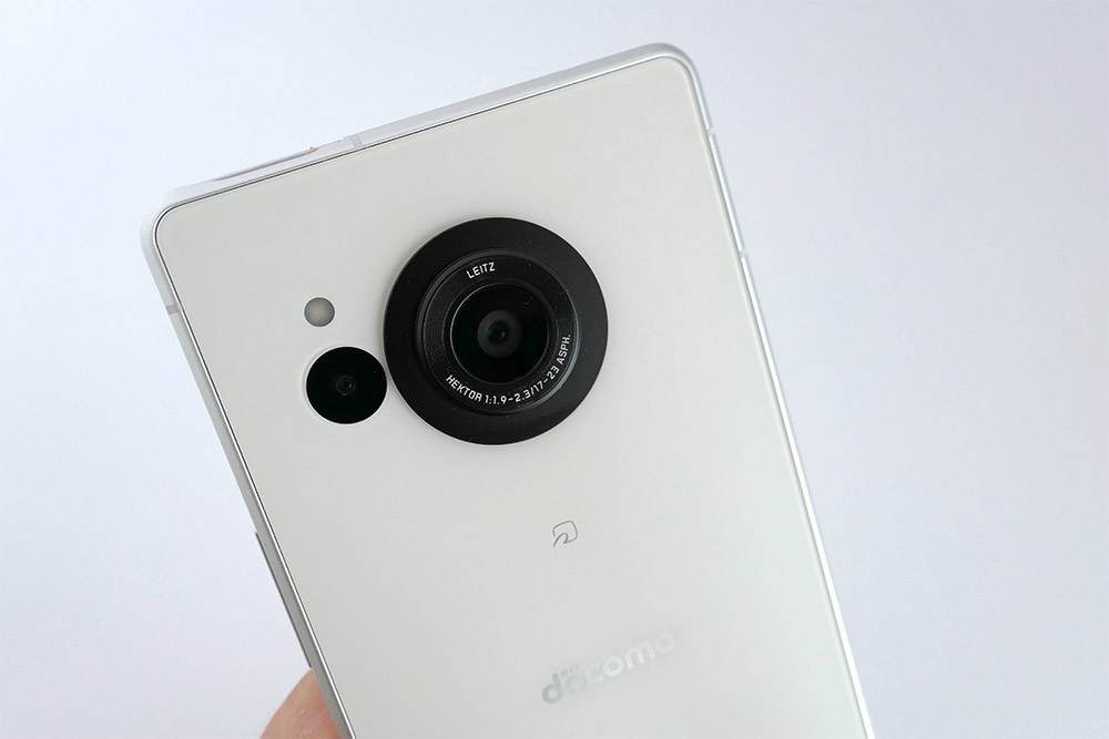 ライカ監修カメラ搭載の「AQUOS R8」、上位モデルを上回る使い勝手に