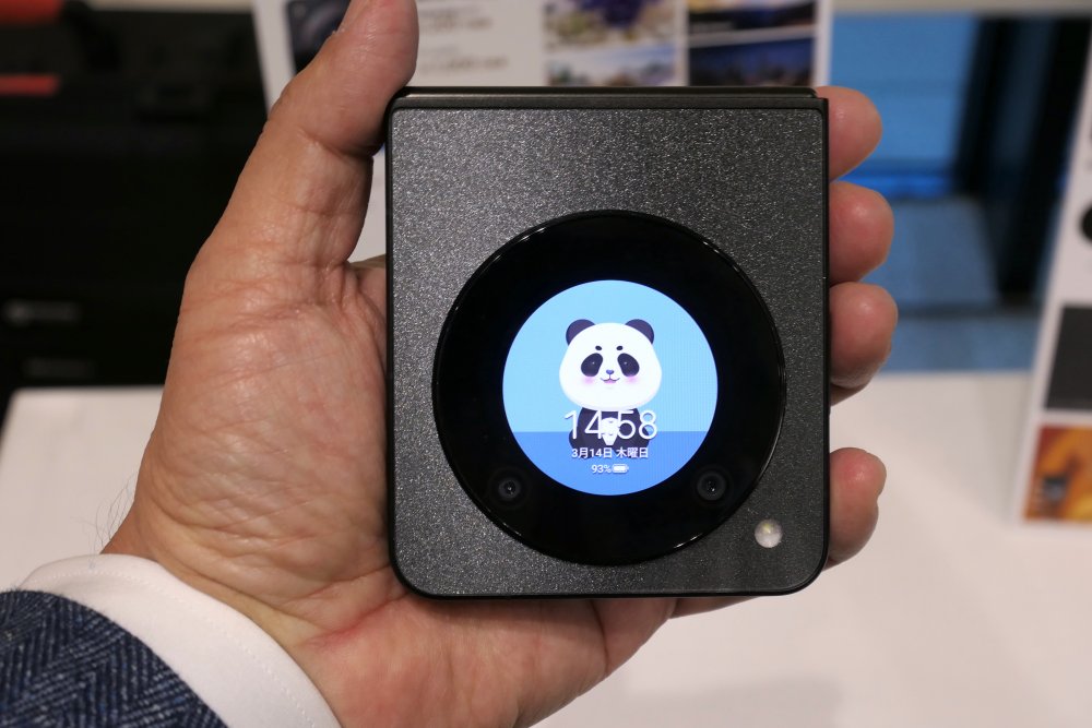 折り畳みスマホで6万円台は破格の安さ、ZTEの「Libero Flip」は買いか