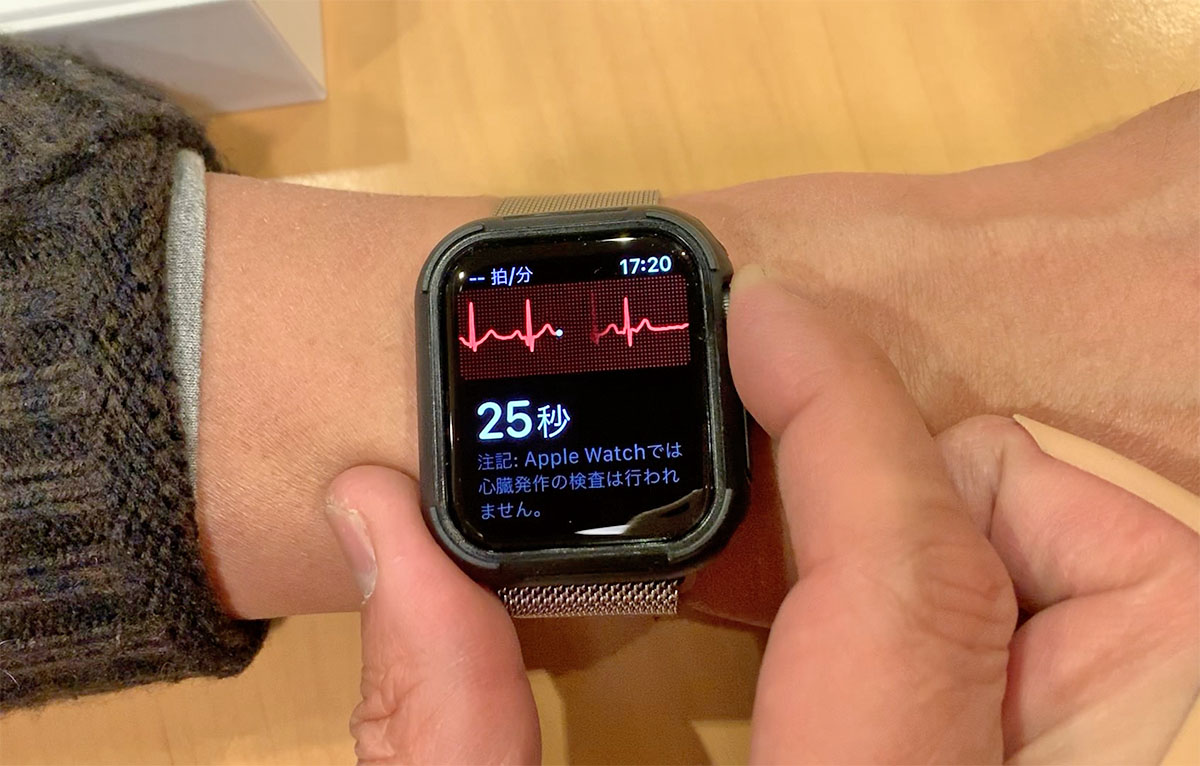 日本版のApple Watchでは、封印され利用できない心電図計測機能。米国では医療機器（ソフトウエア）としての認定を取得済み